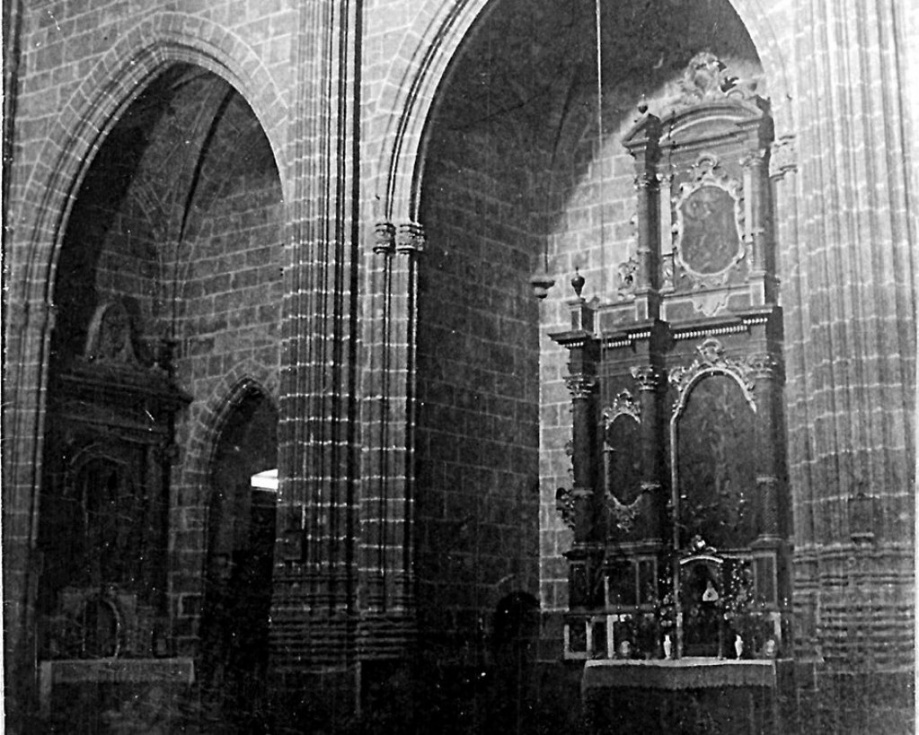 Fig. 01. An&oacute;nimo. Capilla de San Sebasti&aacute;n en la iglesia de X&agrave;bia. Anterior a 1936 (Imagen facilitada por www.vicentcatala.com)