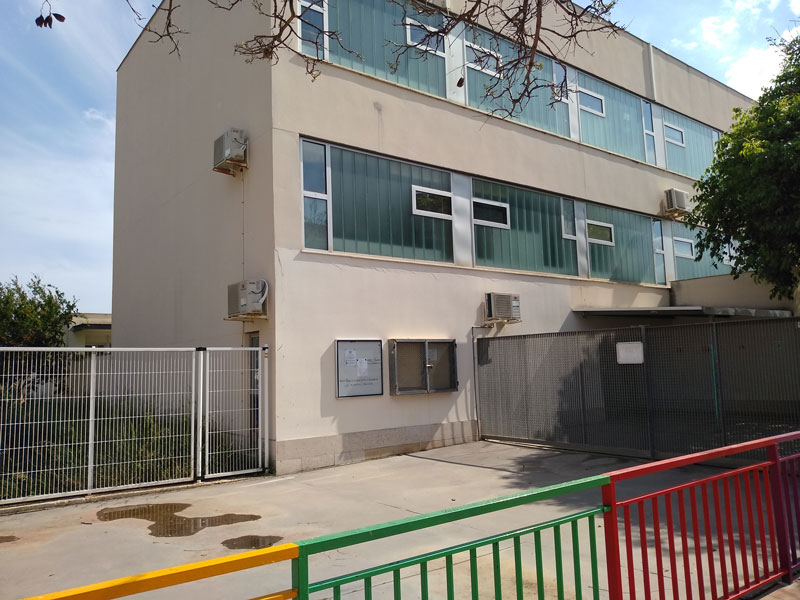 Archivo. Entrada al colegio El Arenal de X&agrave;bia