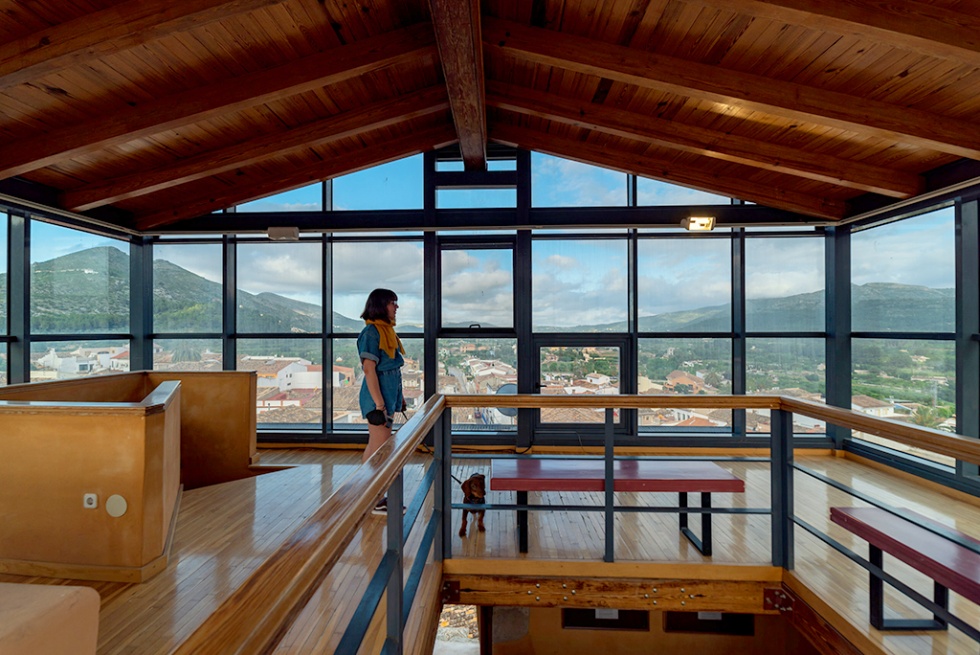 Mirador de secano en Alcalal&iacute;. Imagen: La Macma.