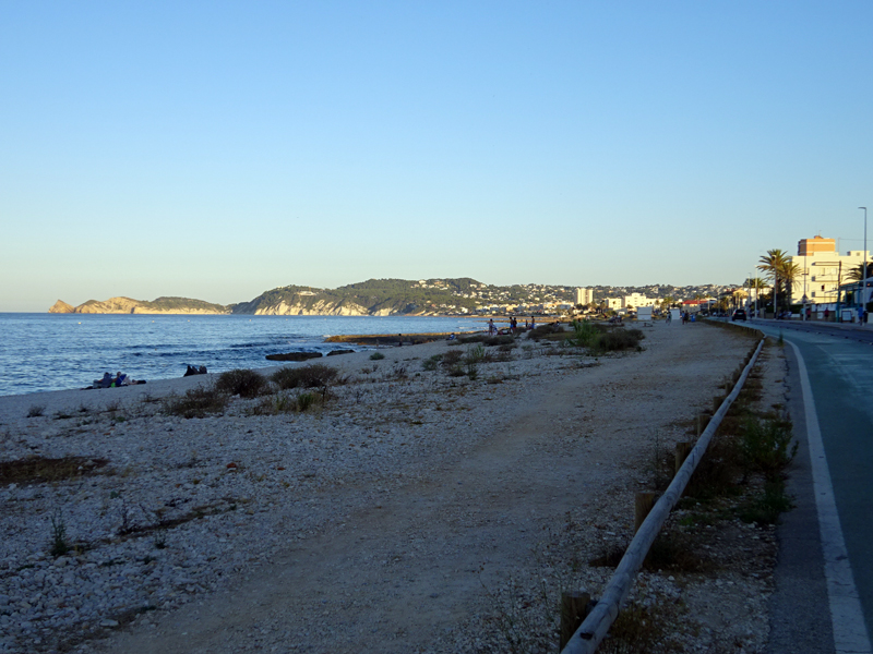 El paseo del primer Montañar y la playa del Benissero, en una imagen del pasado verano. El paseo del primer Montañar y la playa del Benissero, en una imagen del pasado verano.
