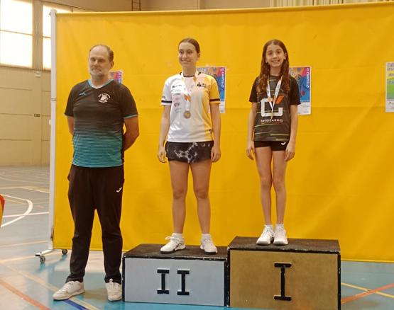 La joven xabiera Cléo Tradori firma un mayo increíble con cuatro títulos autonómicos en Bádminton
