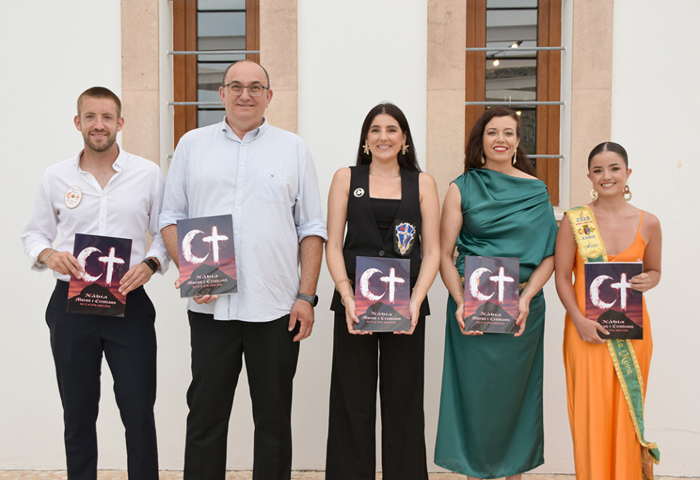 Els Moros i Cristians de Xàbia dan el pistoletazo de salida con la presentación de su Llibre Fester