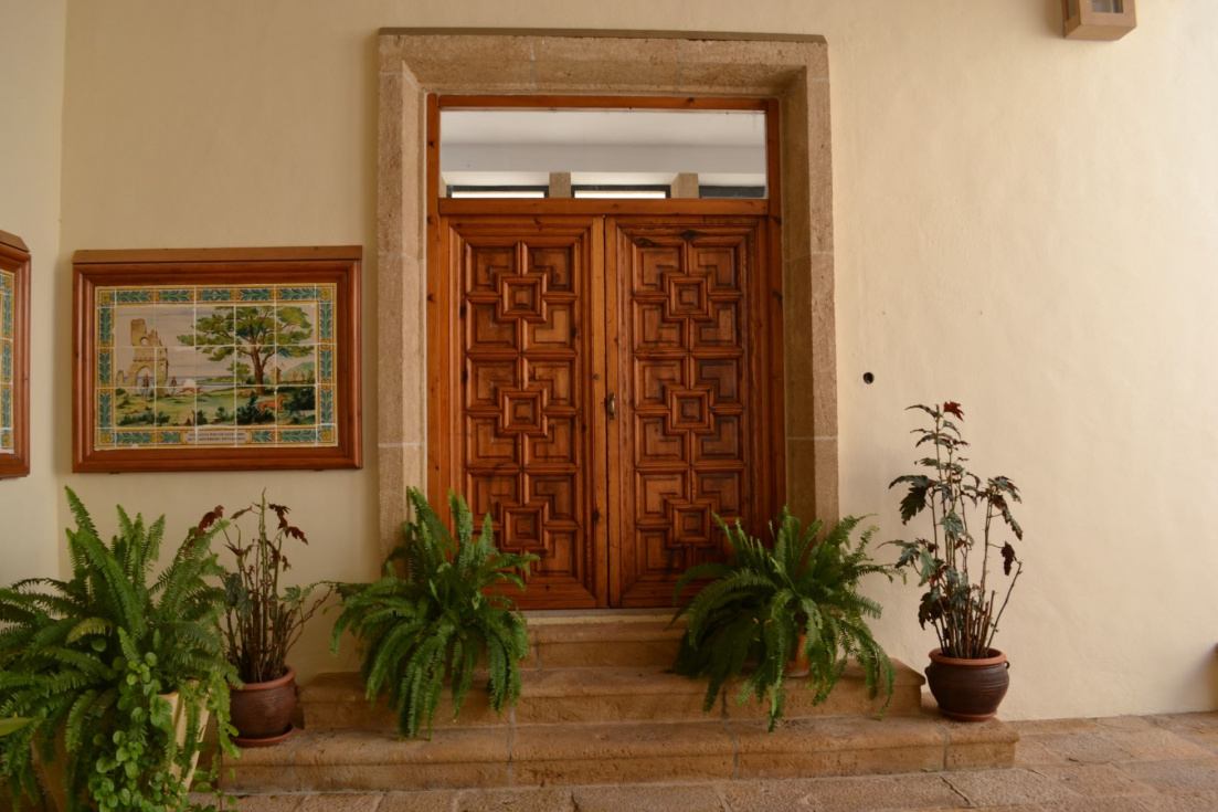 puerta Santuari de la Mare de Déu dels Àngels