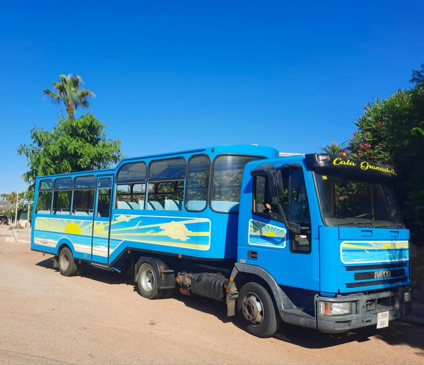 Xàbia pone en marcha el transporte lanzadera a La Granadella para reducir la masificación del paraje natural