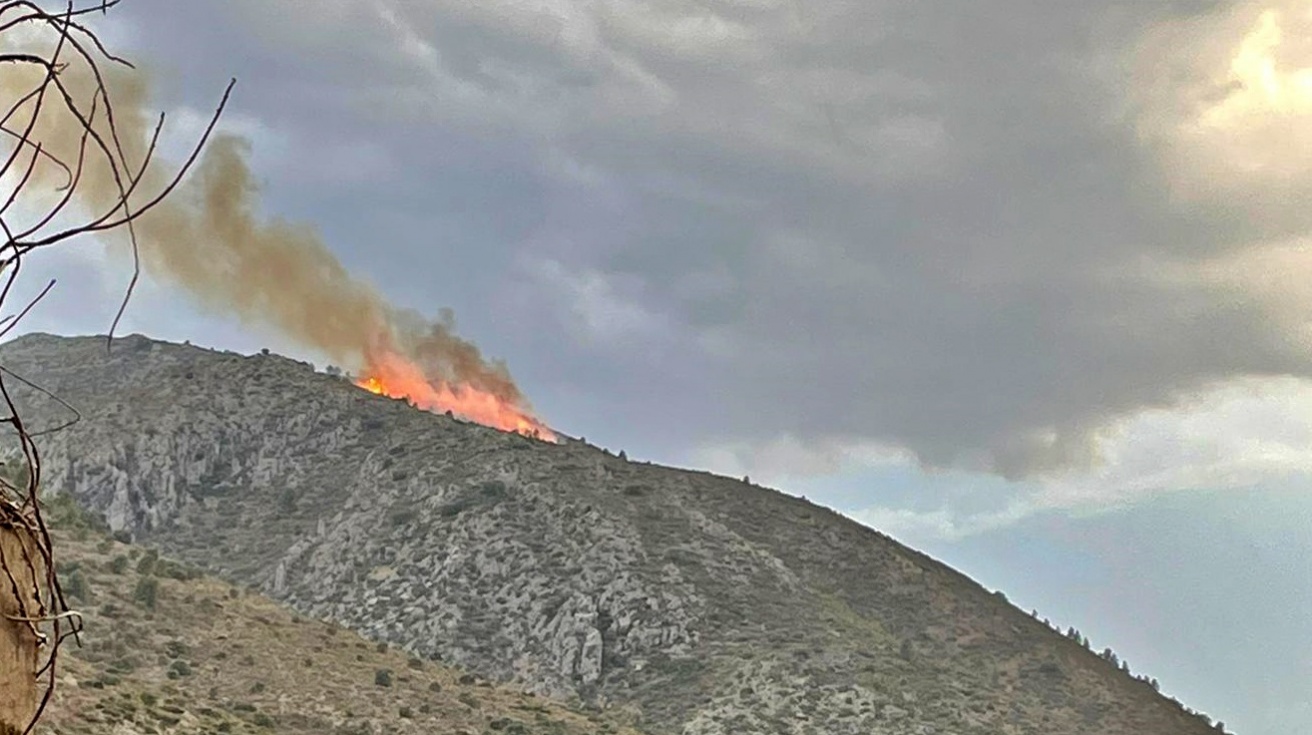 Incendio en la monta&ntilde;a Cocoy en Benigembla