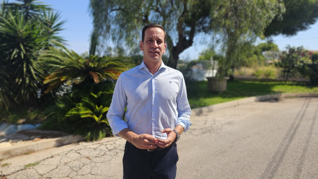 Arturo Poquet Ribes, diputado provincial de Carreteras y alcalde de Benissa, durante la entrevista en la que desgranó las inversiones viarias previstas por la Diputación en la Marina Alta.