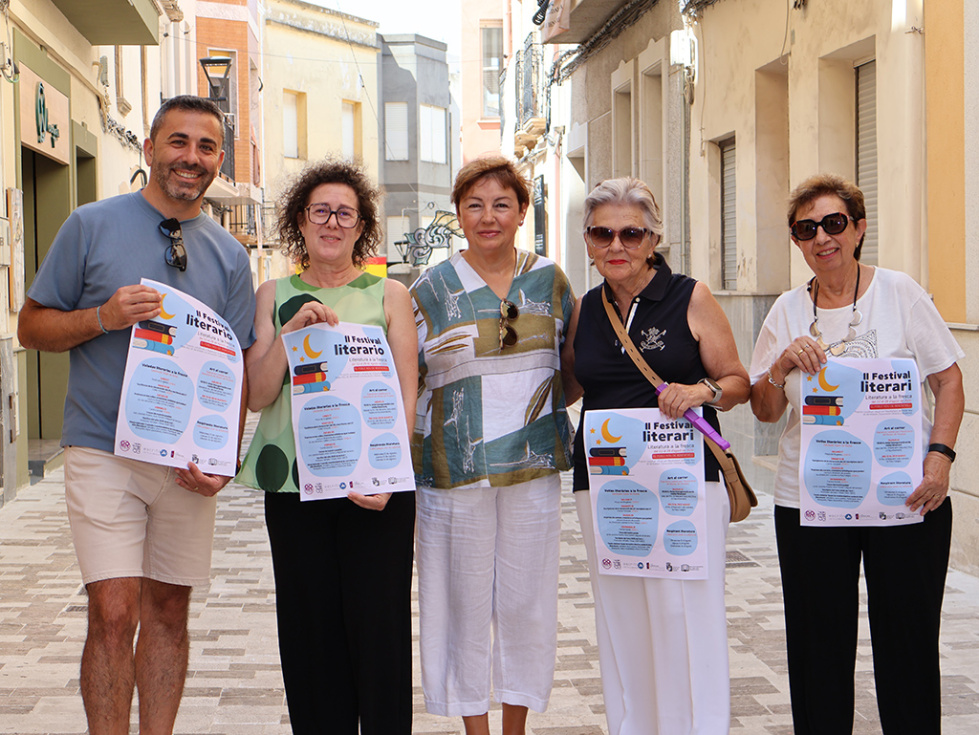 Benitatxell convierte sus calles en un ágora cultural con la segunda edición de Literatura a la fresca