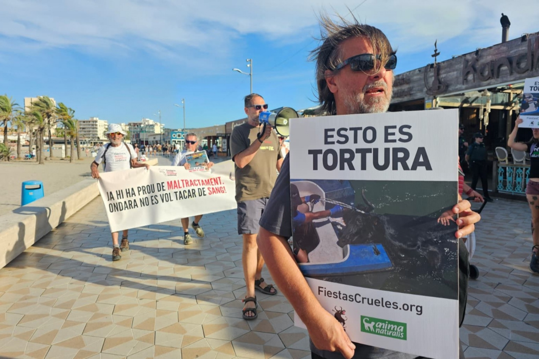 Manifestación antitaurina paseo de Xàbia