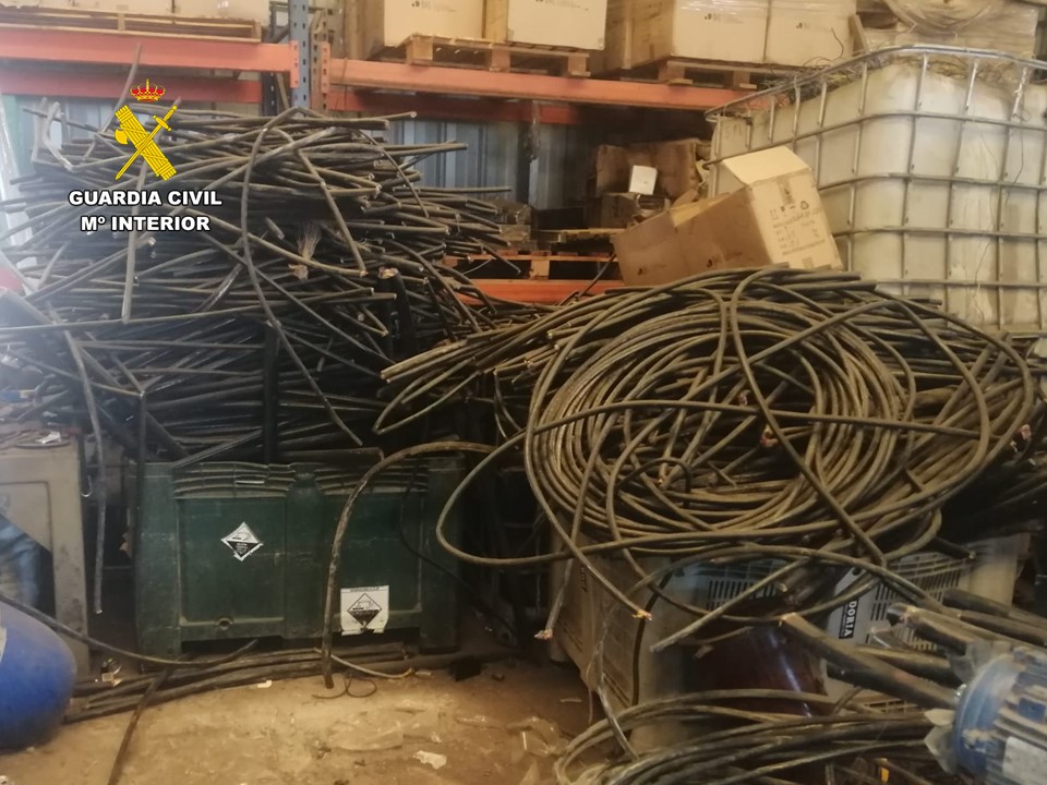 La Guardia Civil investiga a dos trabajadores por el presunto robo de cable de telefonía en Xàbia
