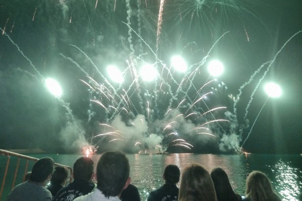 Xàbia mira esta noche al mar para despedir las fiestas de Loreto con un castillo acuático