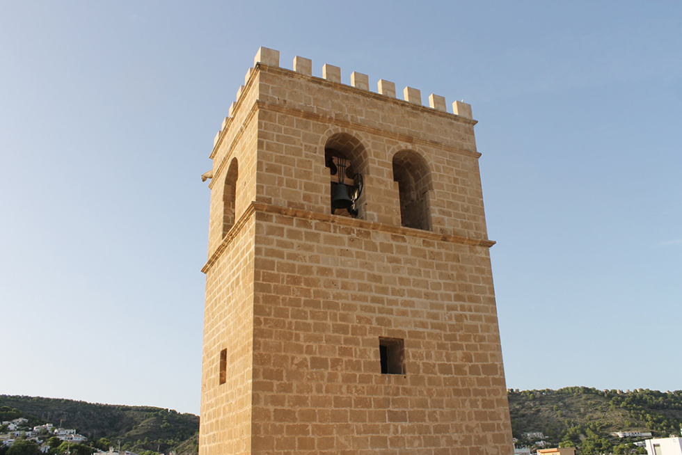 Fig. 1. Torre de la iglesia de San Bartolom&eacute; de X&agrave;bia.