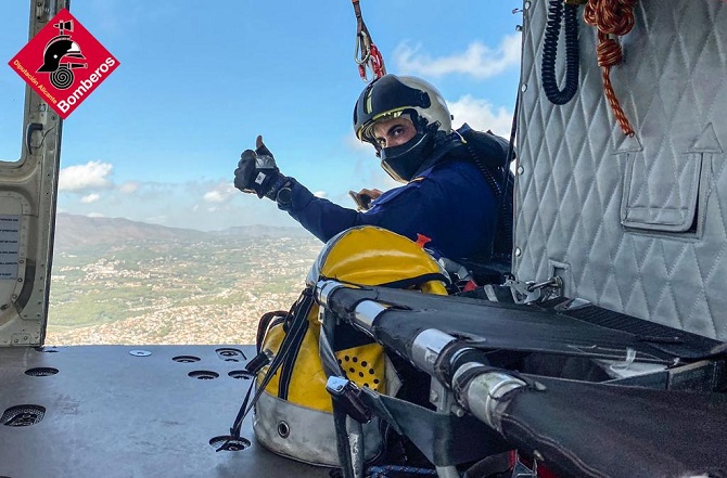 Imagen de archivo de un rescate a&eacute;reo por parte del helic&oacute;ptero de rescate Alpha 01