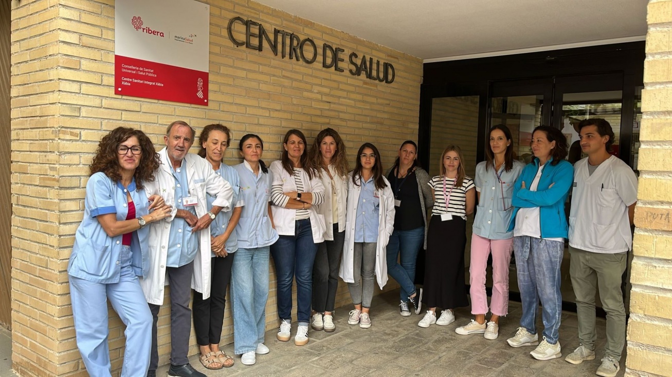 Concentraci&oacute;n a las puertas del Centro Sanitario Integrado de X&agrave;bia