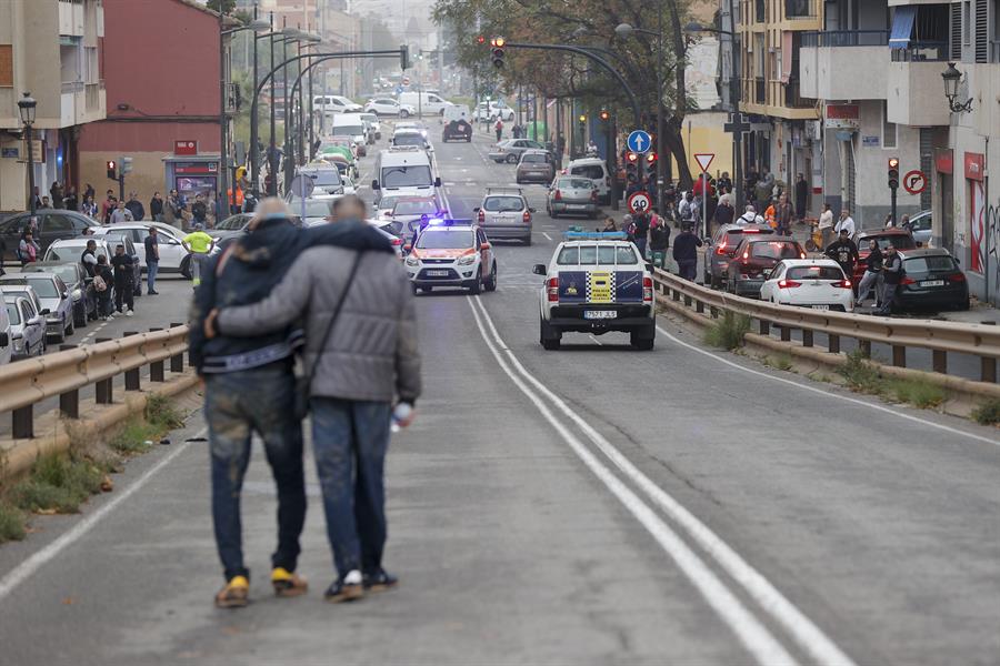 Barrio de La Torre de Valencia, uno de los perif&eacute;ricos de la zona sur que sufre inundaciones a causa de las fuertes lluvias. EFE/Manuel Bruque