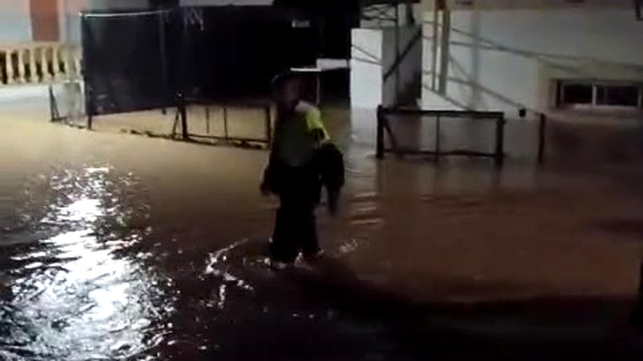 Preocupación en el Camping Naranjal de Xàbia por la entrada de agua y la espera de los servicios de emergencia