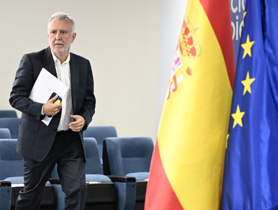 El ministro de Poli&iacute;tica Territorial, &Aacute;ngel V&iacute;ctor Torres, durante la rueda de prensa ofrecida tras participar en el comit&eacute; de crisis para el seguimiento de los efectos de la DANA, este domingo en el Palacio de La Moncloa. EFE/