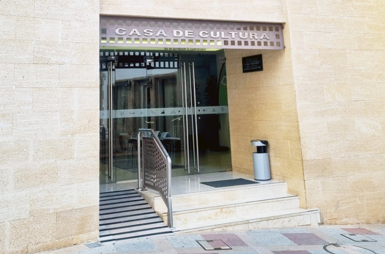 Xàbia da voz a sus escritores del taller de Escritura Creativa con un recital en la Casa de la Cultura