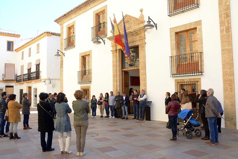 Xàbia recuerda a la víctimas del 11-M en el decimoquinto aniversario del atentado terrorista