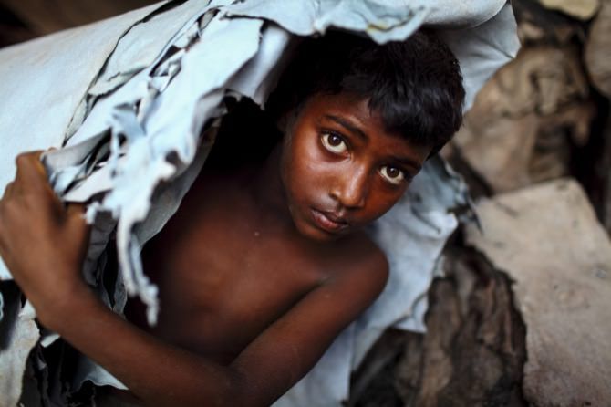 El Espacio Ciudadano acoge una muestra fotográfica que denuncia las condiciones de trabajo en el sector de la moda en Bangladesh