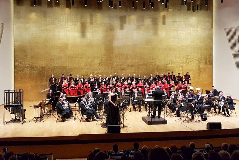Ars Nova llena de público el auditorio de la diputación de Alicante en el arranque de sus bodas de plata