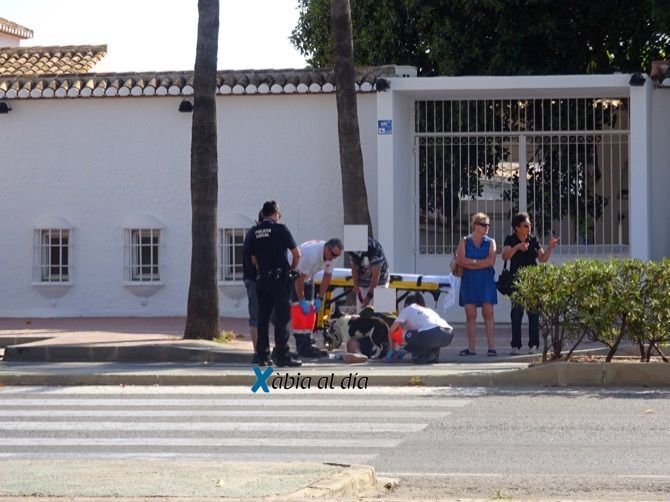 Un joven y su perro heridos de levedad al sufrir un atropello en el paso de peatones junto al Molí