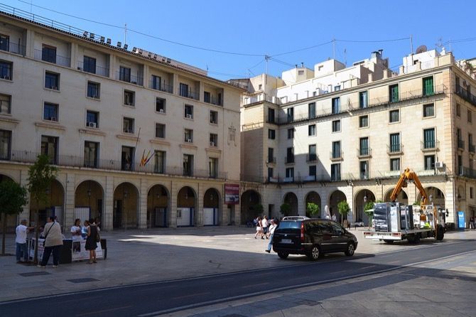 El fiscal pide tres años de prisión para tres personas que estafaron 56.000 euros a dos compañías de seguro de coche