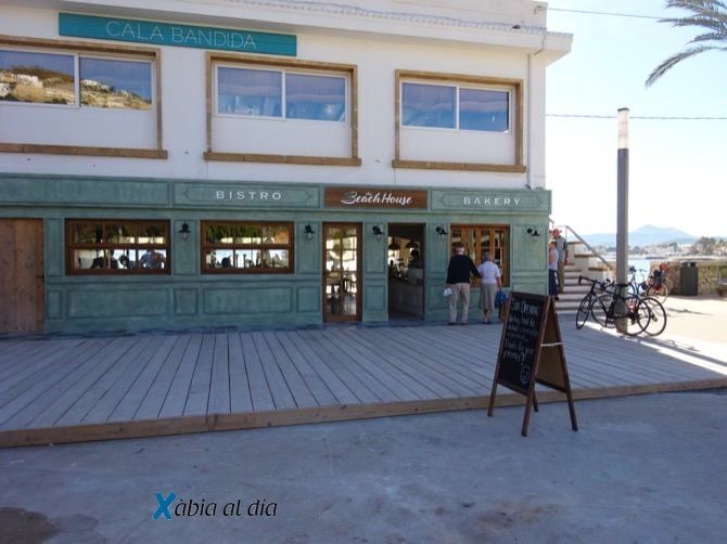 Dos inversores convierten el antiguo Casa Ángel del puerto en el Beach House Bistro&Bakery