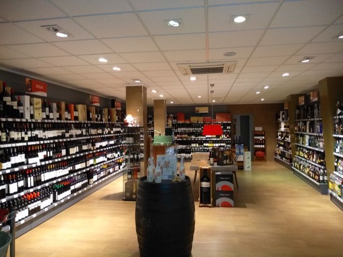 Roban en una bodega de Xàbia una botella de más de 300 euros