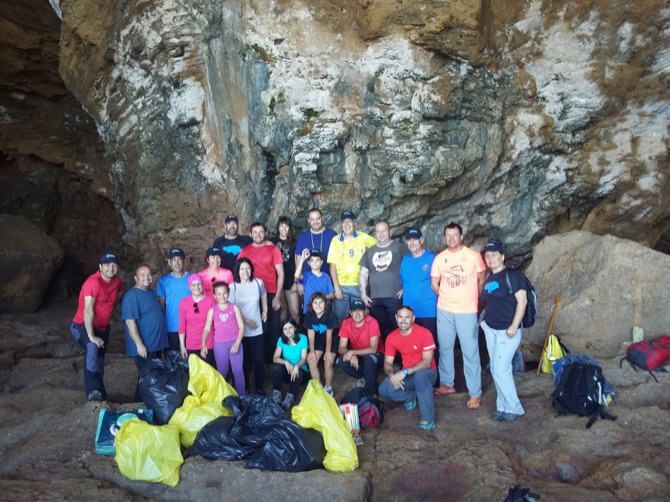 El parque natural del Montgó convoca una jornada de limpieza de la Cova Tallada tras la resaca de verano