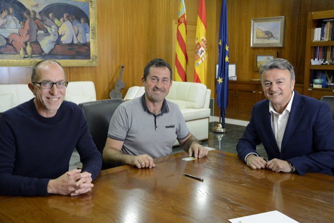 Fotonoticia: Renovado el convenio con el CD Jávea