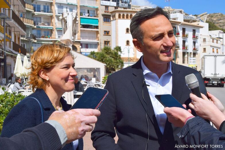 El popular César Sánchez inicia la precampaña en Xàbia apoyando a la candidata Rosa Cardona