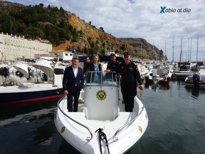 La Policía Local de Xàbia patrullará por mar de 10 a 18 horas durante la Semana Santa