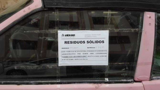Primer paso para retirar un coche abandonado, declararlo un residuo