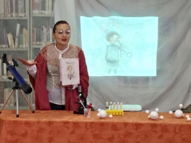 Fotonoticia: Los pequeños de Benitatxell disfrutan con el cuentacuentos Marieta