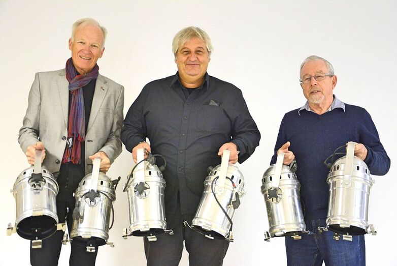 La iluminación teatral de la Casa de la Cultura mejora gracias a la compañía local Jávea Players