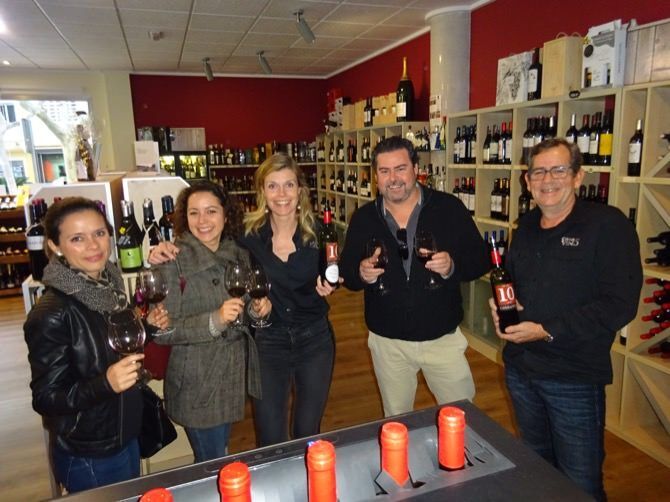 La Casa del Vino y el vino sumergido en tanques de agua de mar en La Sexta