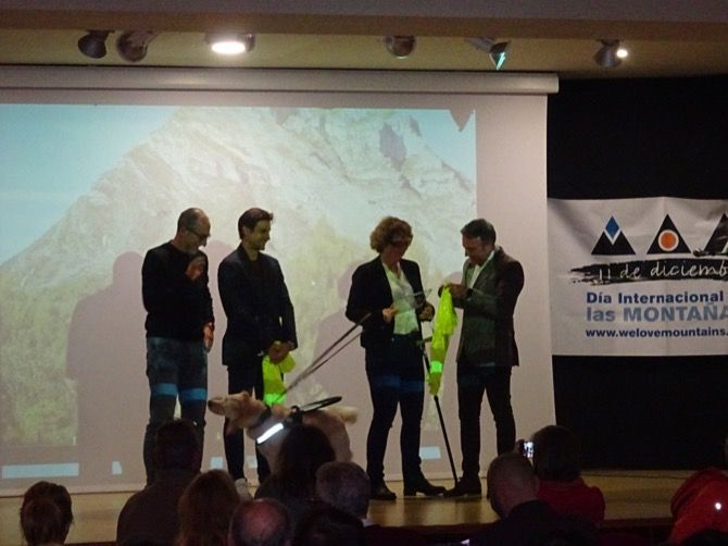 Mayte Minaya la persona invidente que subió al Montgó junto al CEX con motivo del Día de las Montañas “después de subir te comes el mundo