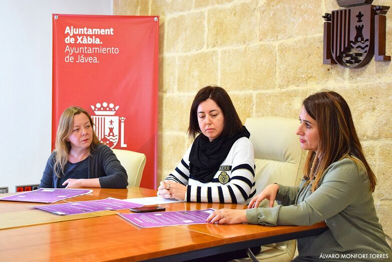 Xàbia busca construir la igualdad de género a partir de los centros escolares y la cultura en el Día de la Mujer