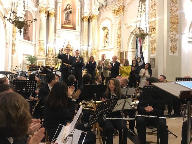 Emotiva despedida al director de la banda de música de Benitatxell