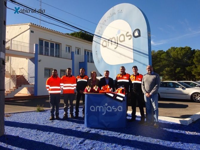 Amjasa dona a Protección Civil nuevos cascos, chalecos y monos de protección individual