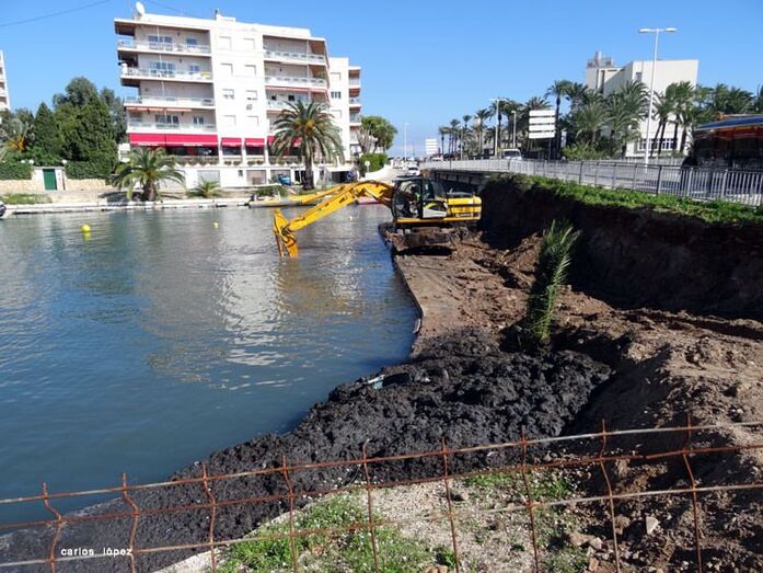 Normalidad en el dragado de la bocana del Canal tras sacar una tonelada de arena