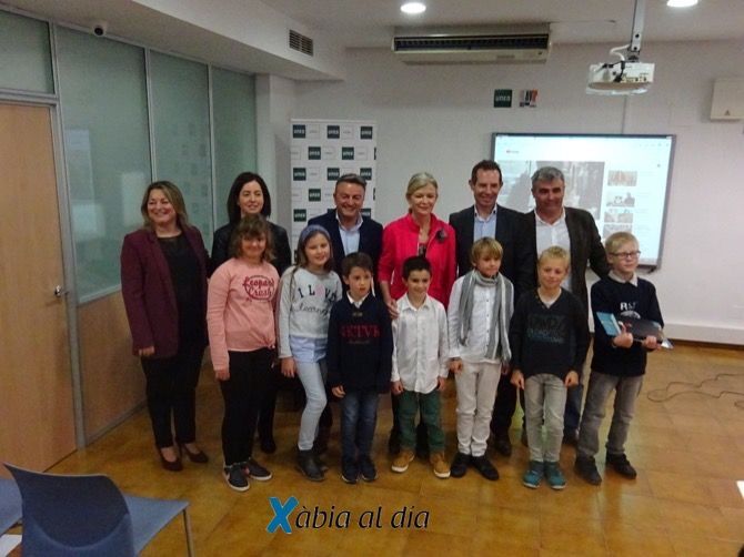 La UNED entrega los premios del concurso de dibujo infantil sobre derechos humanos