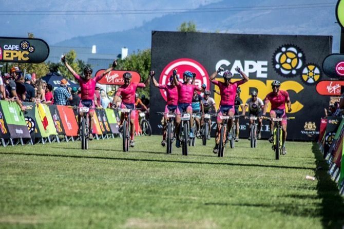 El equipo ciclista Cala Bandida completa con éxito la exigente Cape Epic de Sudáfrica