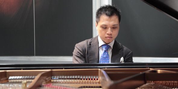 El prestigioso pianista Ernest So actúa en la nave de Jessica Bataille