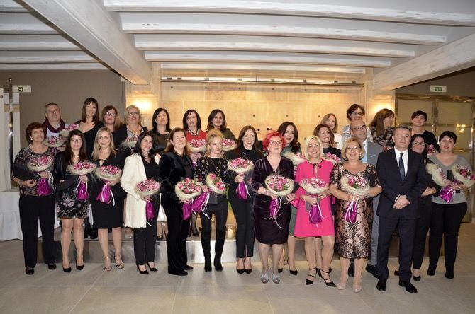 Los restauradores de Xàbia reconocen a 30 mujeres por su dedicación al sector