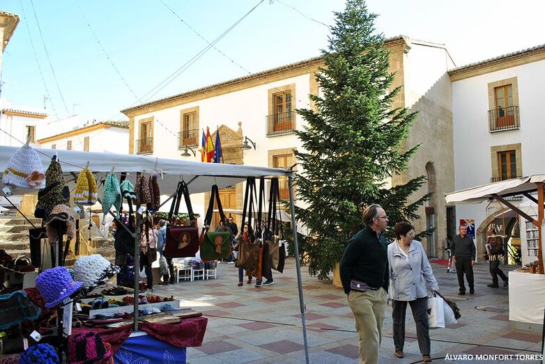 Fomento Económico plantea a los empresarios de Xàbia la celebración de una feria del comercio local en diciembre