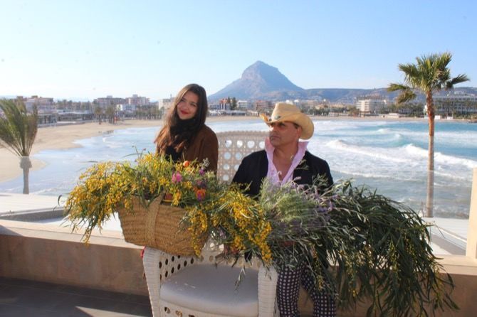 El prestigioso florista internacional Dante Carmassi imparte con la xabiera Lupe Miñana un taller de arte floral en el Arenal de Xàbia