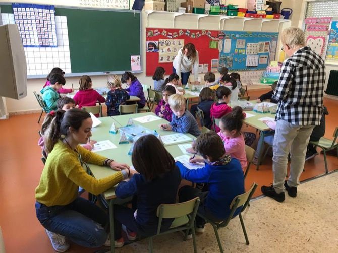 Los alumnos de 1 de dietética del IES Número 1 organizan un taller de educación para la salud en el colegio Trenc d'Alba