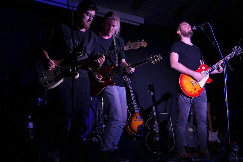 El grupo de rock de Xàbia, Happy Freuds, presenta su primer álbum