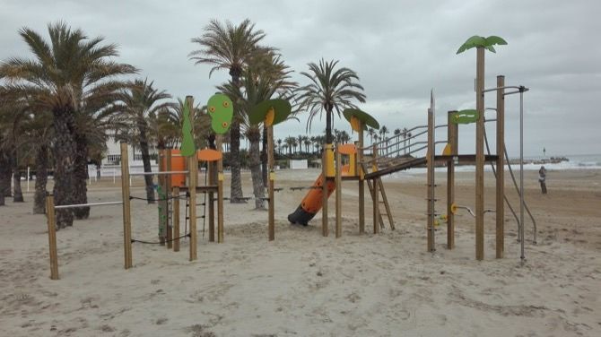 Fotonoticia: Nueva zona de juegos en el Arenal